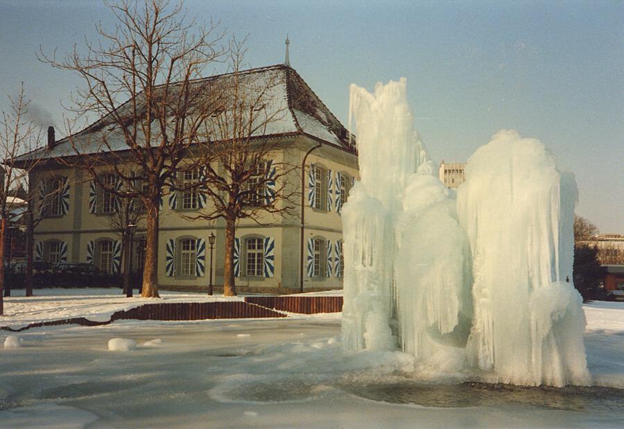 Jean Tinguely Brunnen Januar 1987 13h -15 Grad (© J.Gauch)