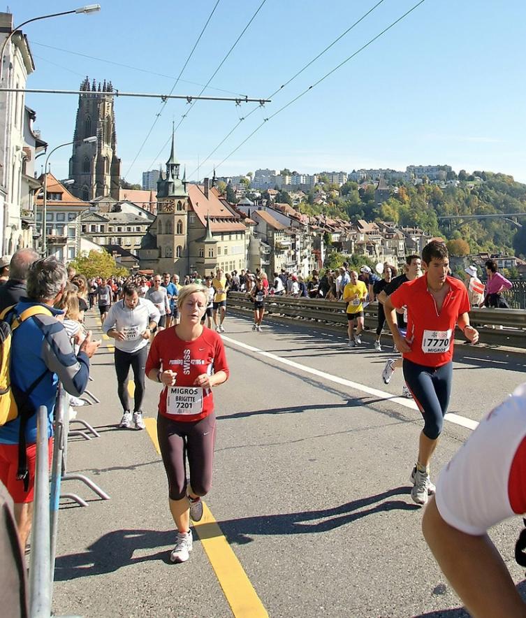 Der Murtenlauf; ein Freiburger «Marathon» für Amateure und Professionelle.