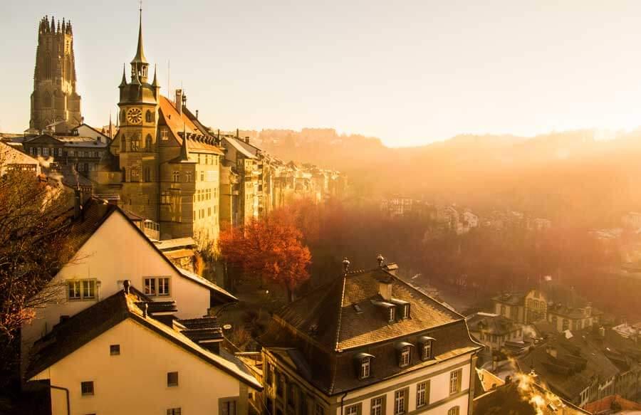 Fribourg, lever du soleil à l'automne  © Zen Khye