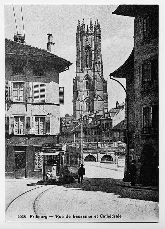 Le tram de Fribourg au bas de la rue de Lausanne (1910).