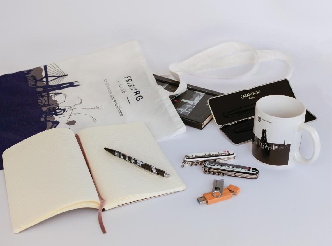 Articles promotionnels de la Ville et l'Université de Fribourg