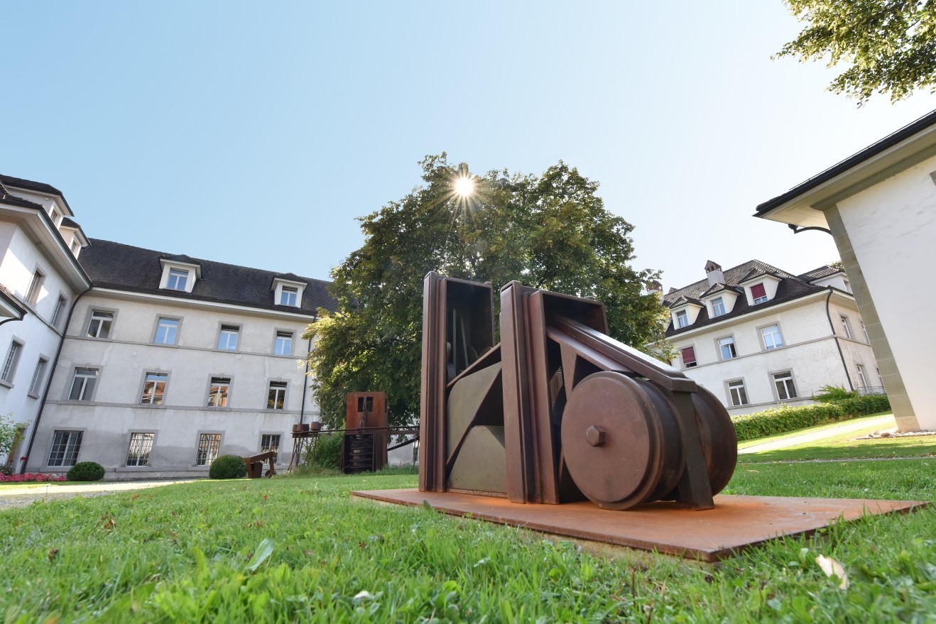 sculpture jardin ancien hôpital des bourgeois
