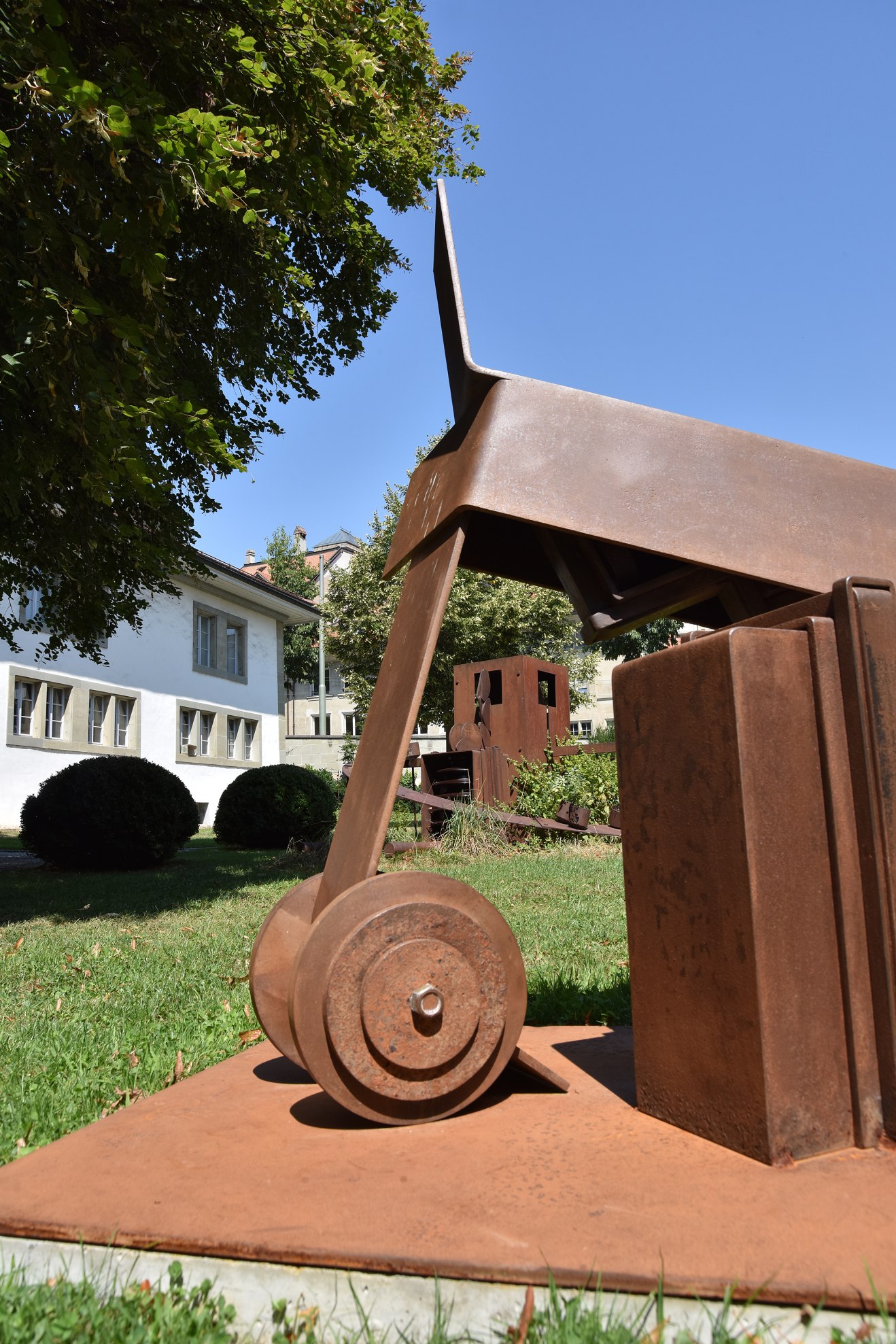 sculpture jardin ancien hôpital des bourgeois
