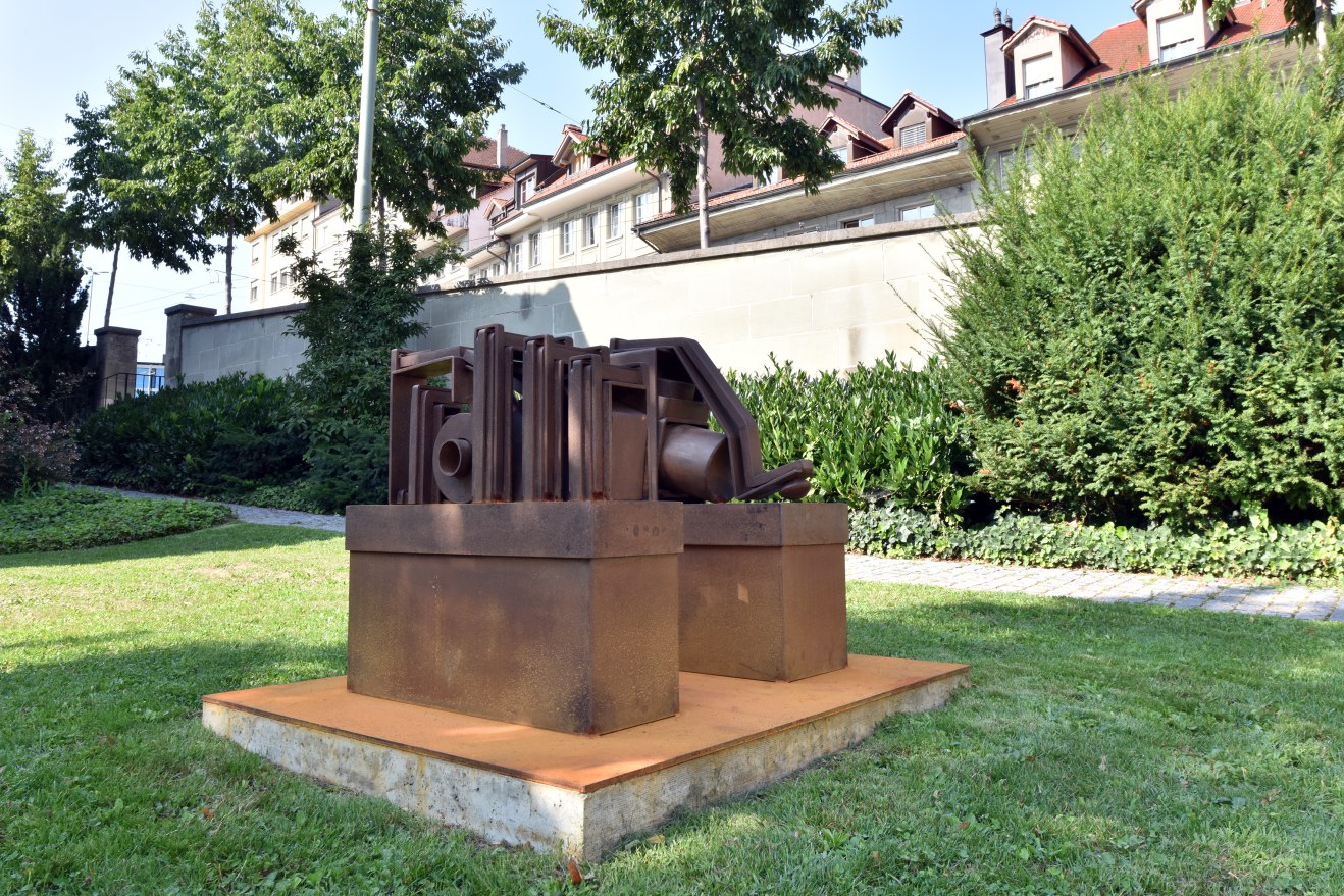 sculpture jardin ancien hôpital des bourgeois