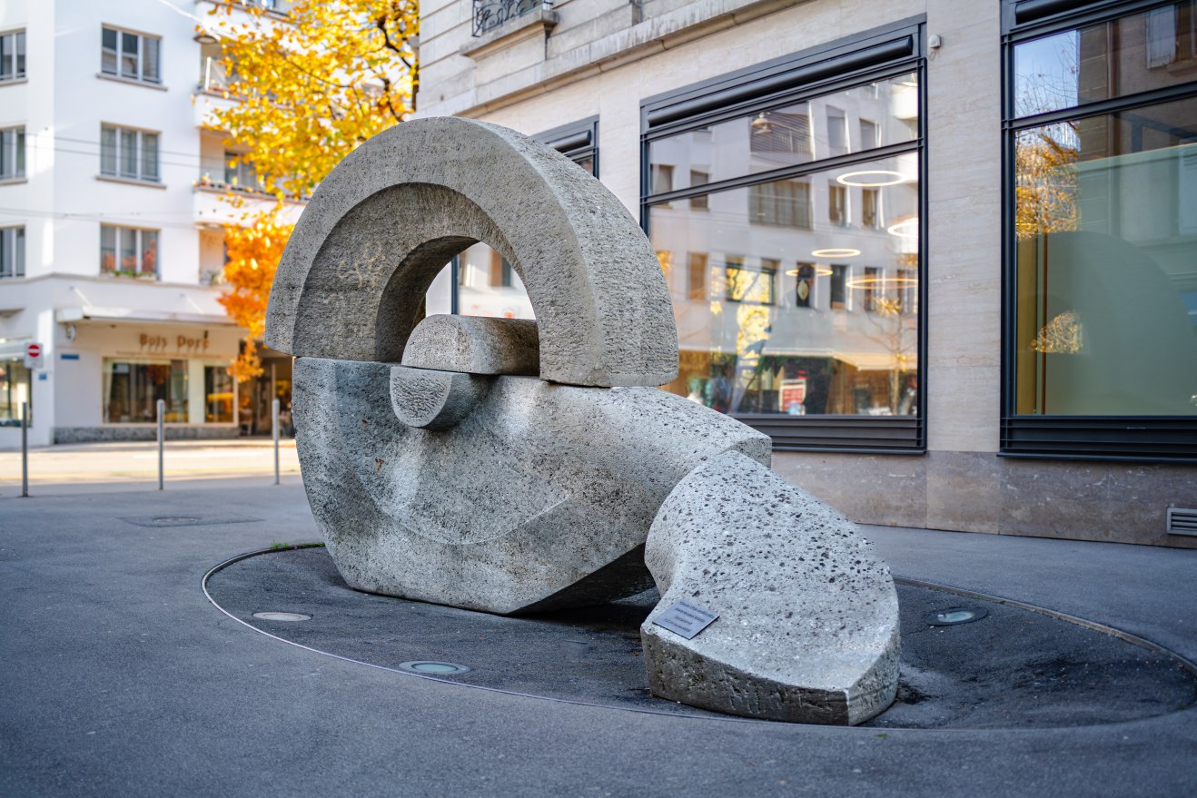 sculpture chute d'un météorite
