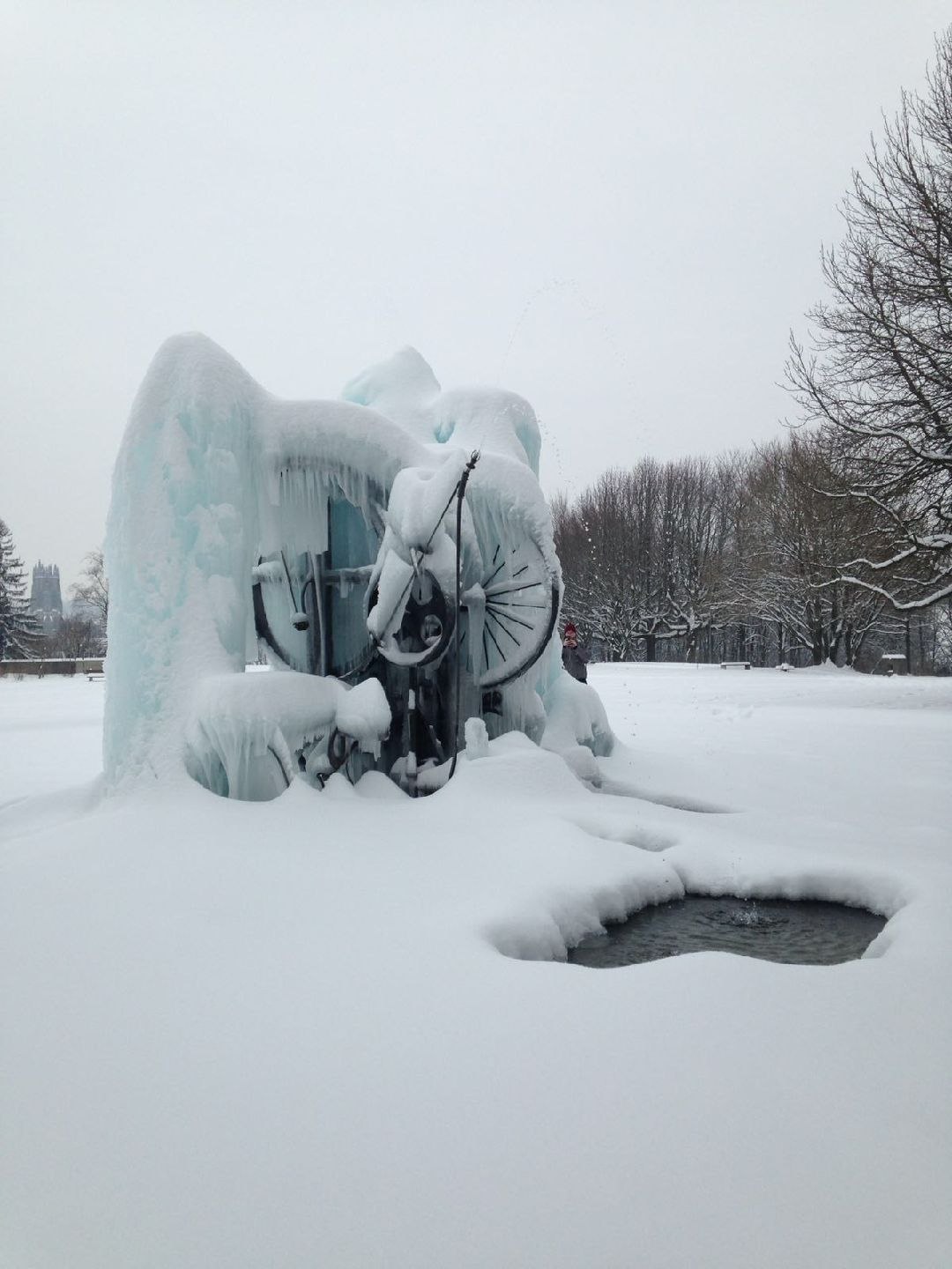 sculpture fontaine jo siffert hiver